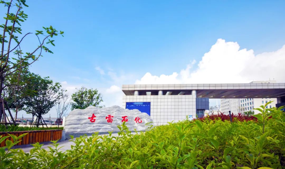 <table>
<tr><td></td>
<td></td>
<td colspan="2"></td>
</tr>
<tr><td colspan="3">'</td>
<td></td>
</tr>
</table>