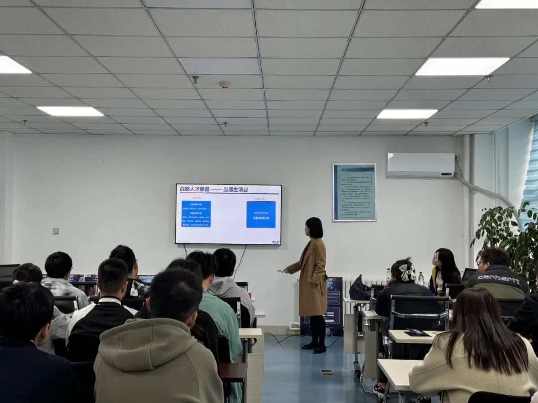<p>战略人才储备一应届生项目</p>
<p>中国自所</p>
<p>15月1包</p>
<p>☐</p>