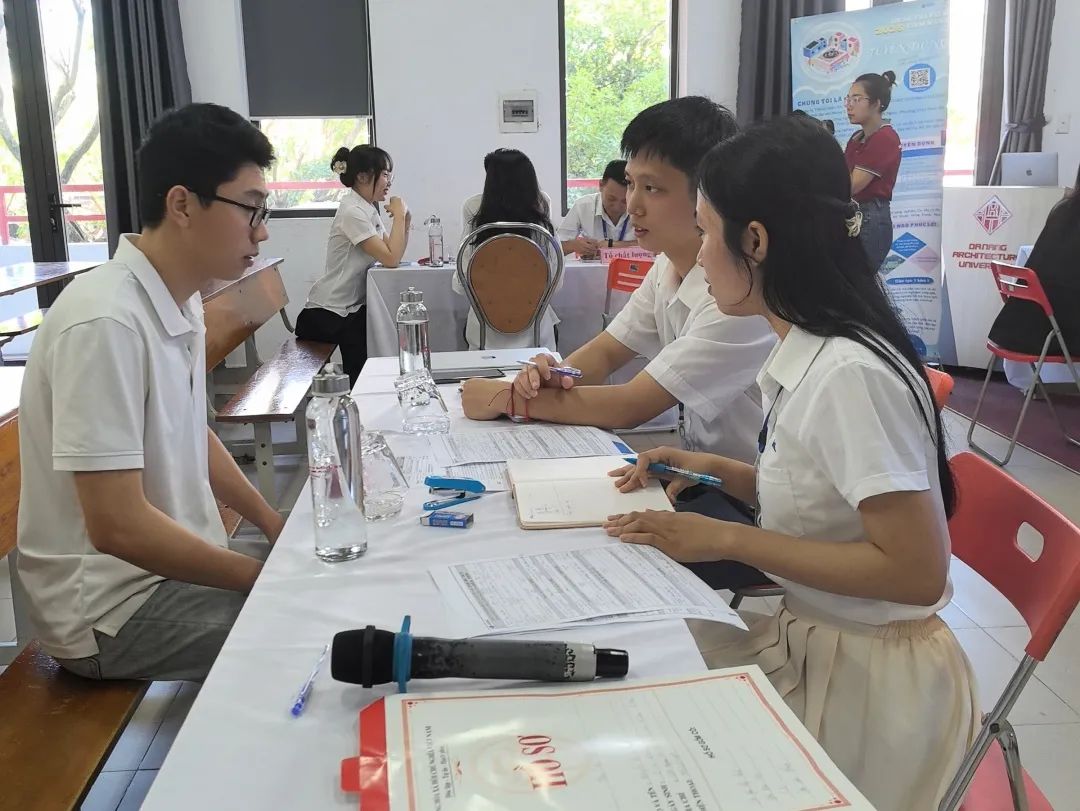 <p>PRCHTECTUR</p>
<p>P</p>
<p>重童</p>