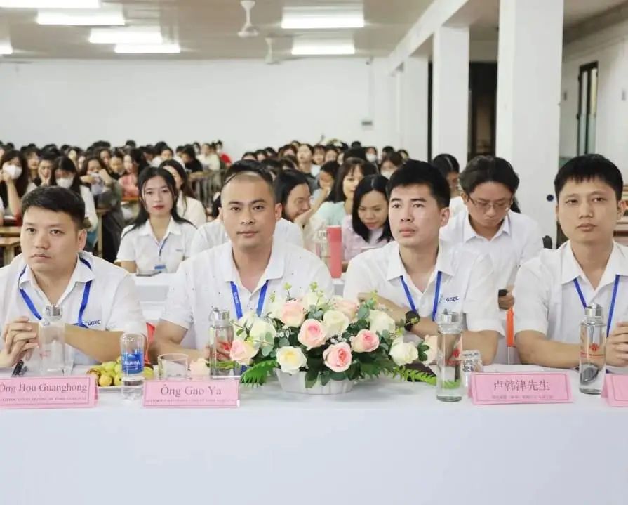 <p>Ing Hou Guanghong Ong GaoYa卢韩津先生</p>